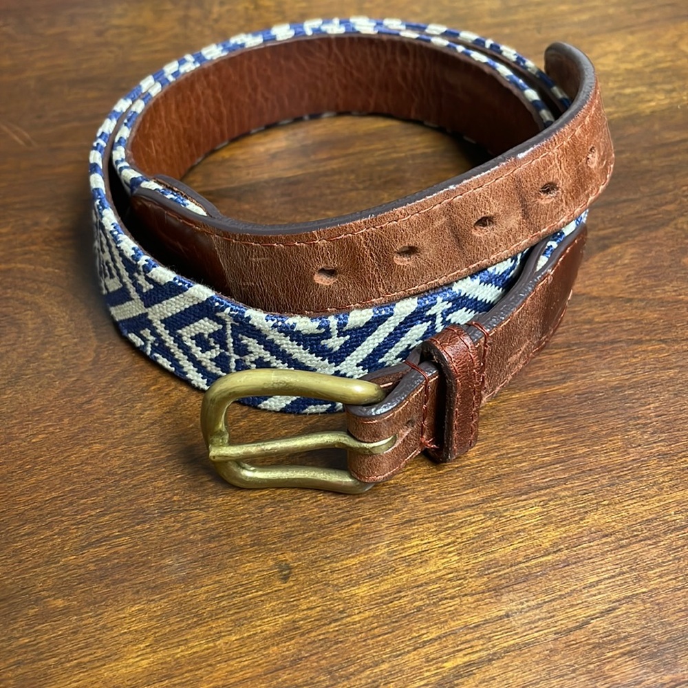 Blue/white pattern Vineyard Vines Belt